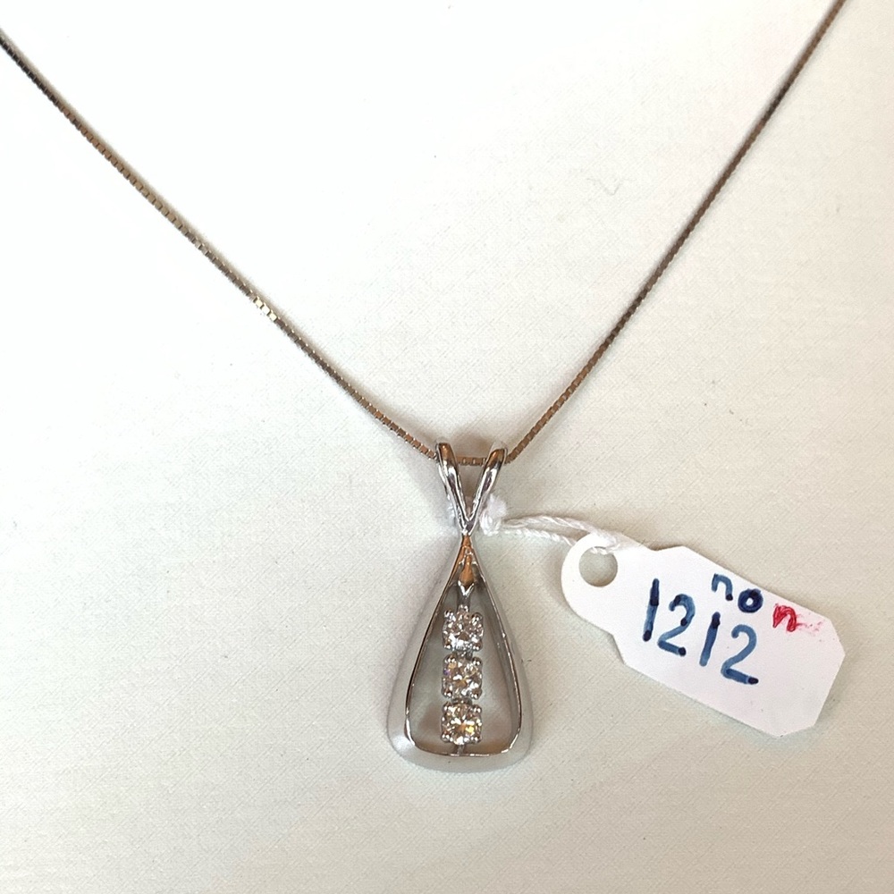 Trio diamond pendant